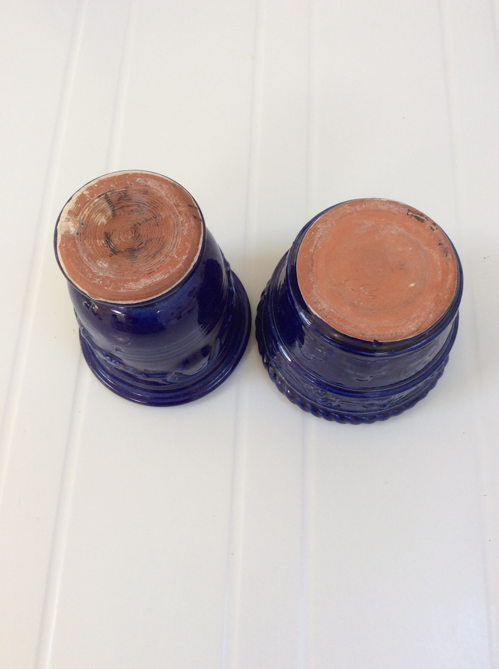 Lot of 2 old planters blue