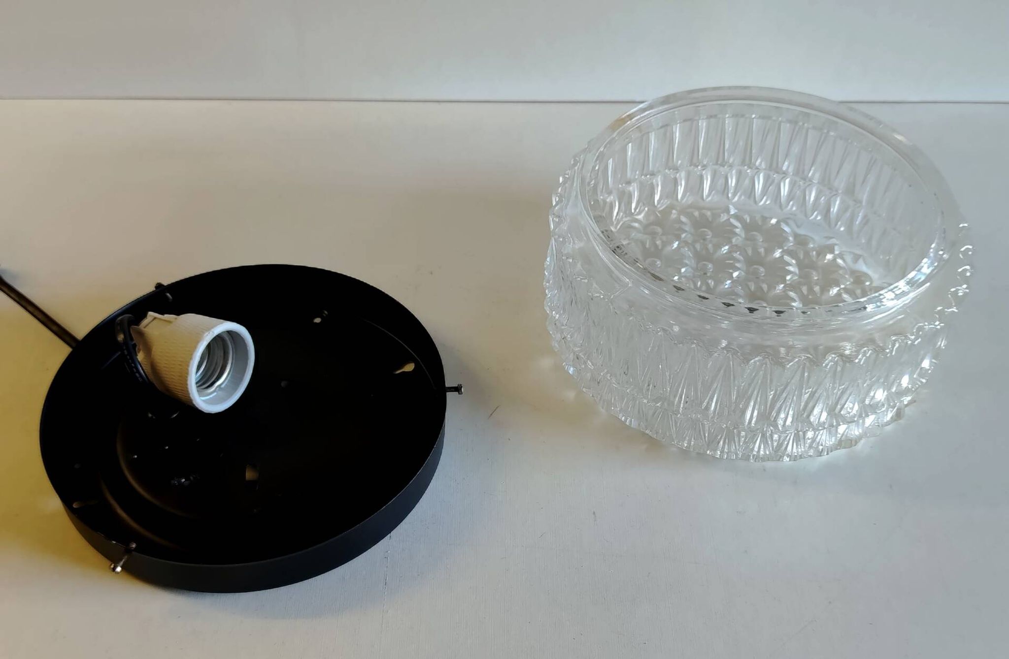 Ceiling light or wall lamp in moulded glass - 70's design