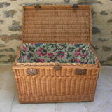 Wicker rattan trunk lined