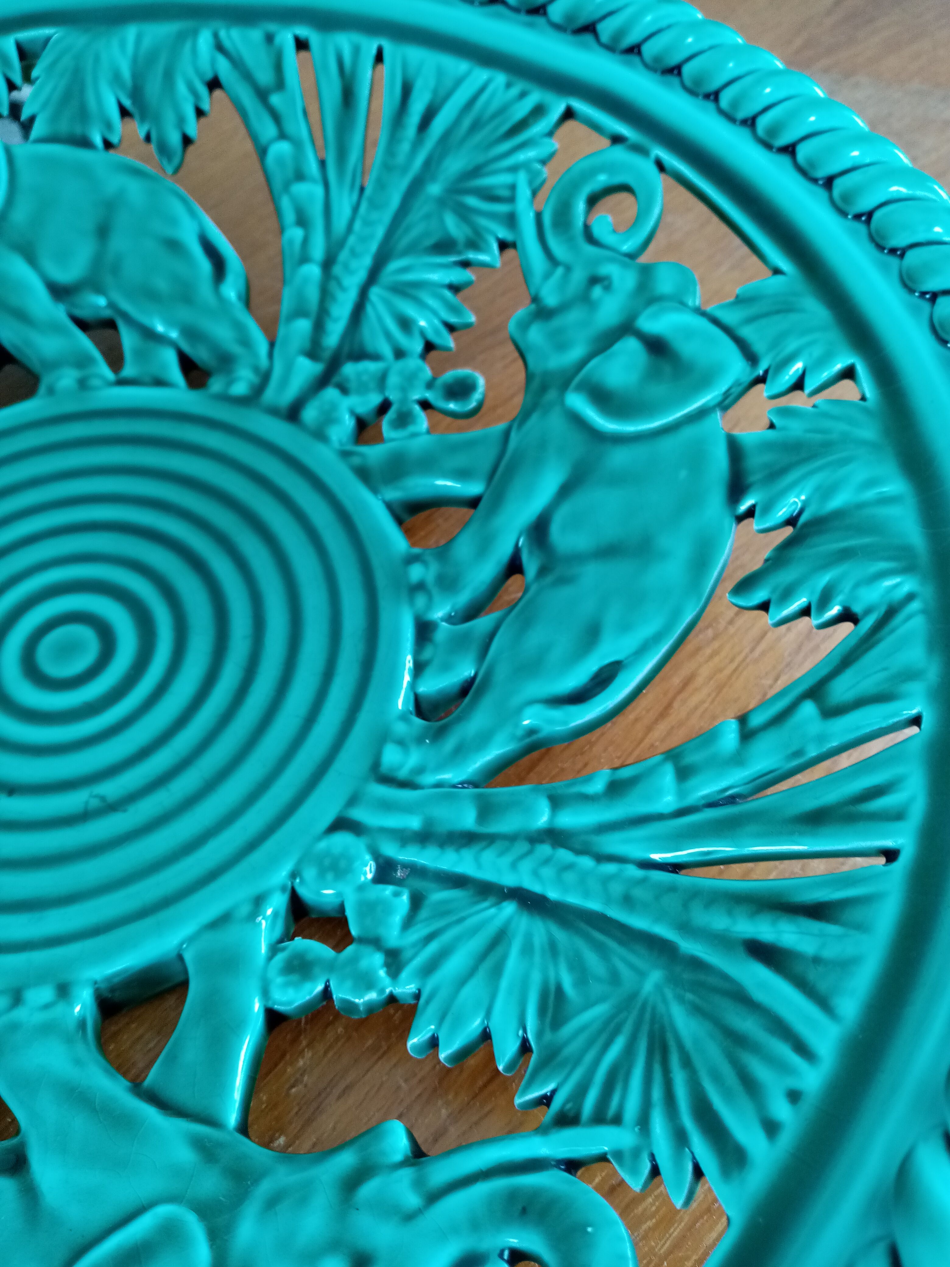 Earthenware dish elephant pattern