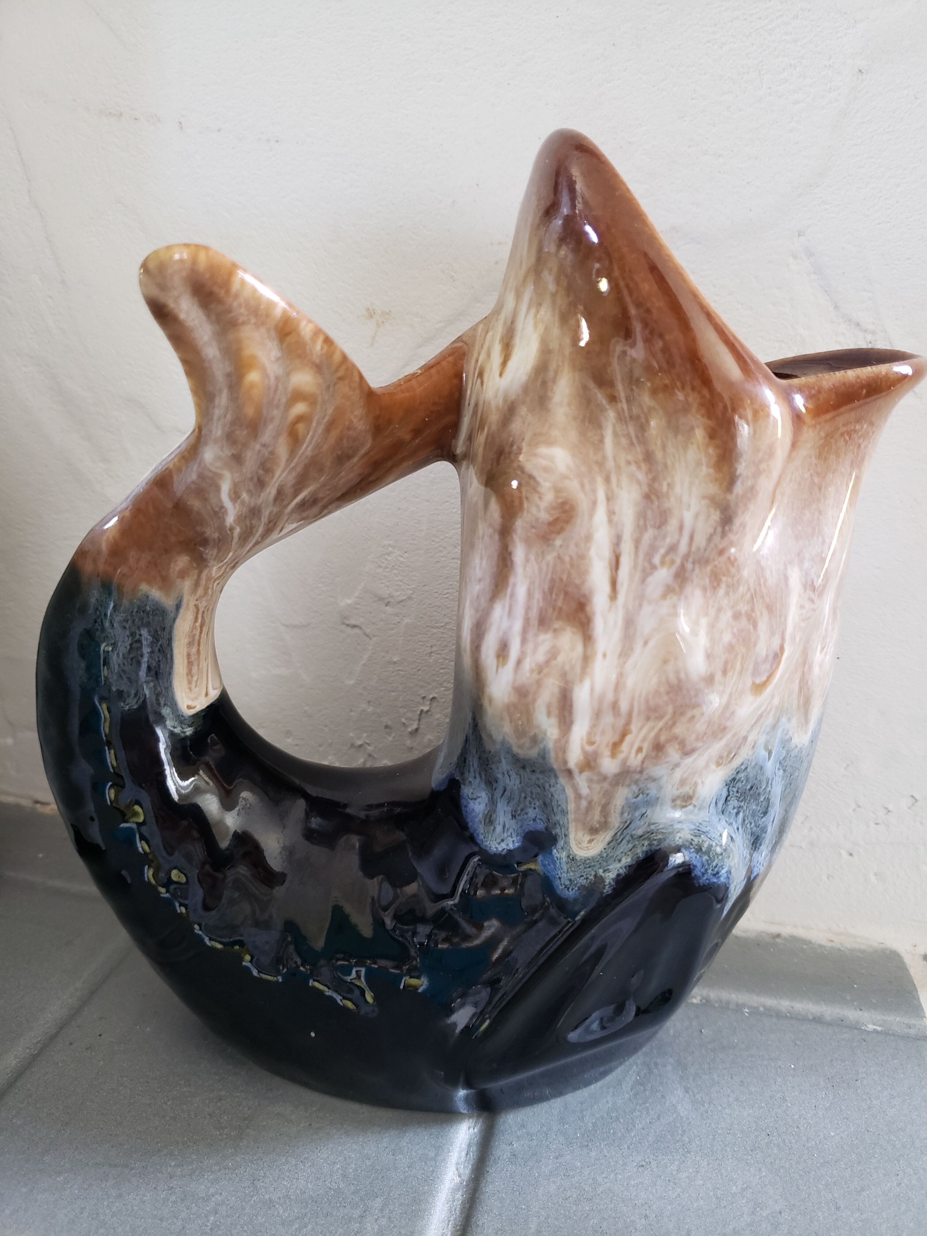 Fish pitcher