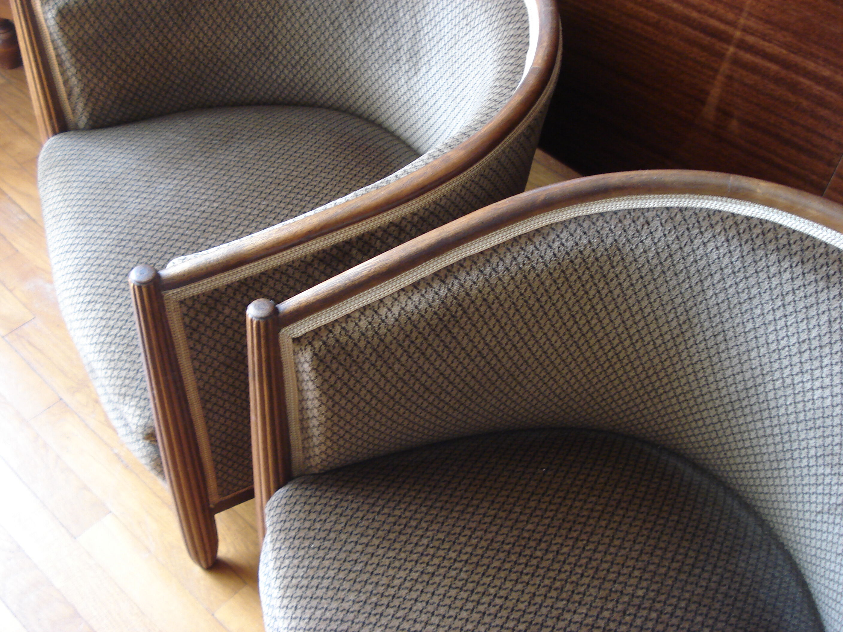 Paire de fauteuils tonneau
