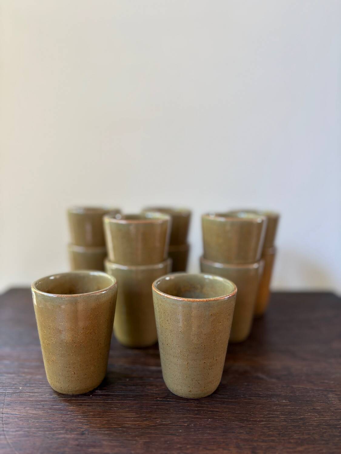 12 gobelets en grès émaillé Digoin vintage