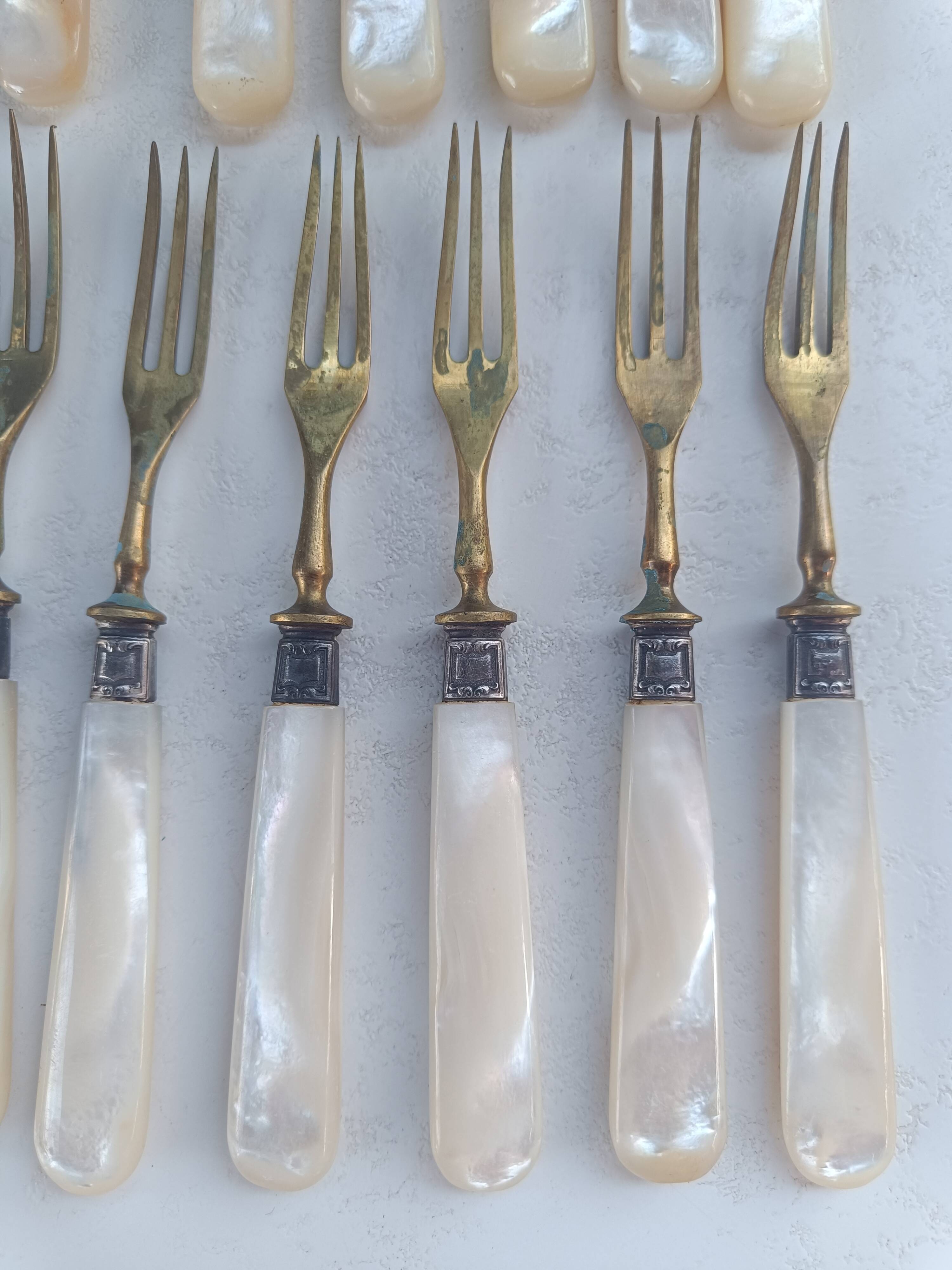 Set of dessert forks