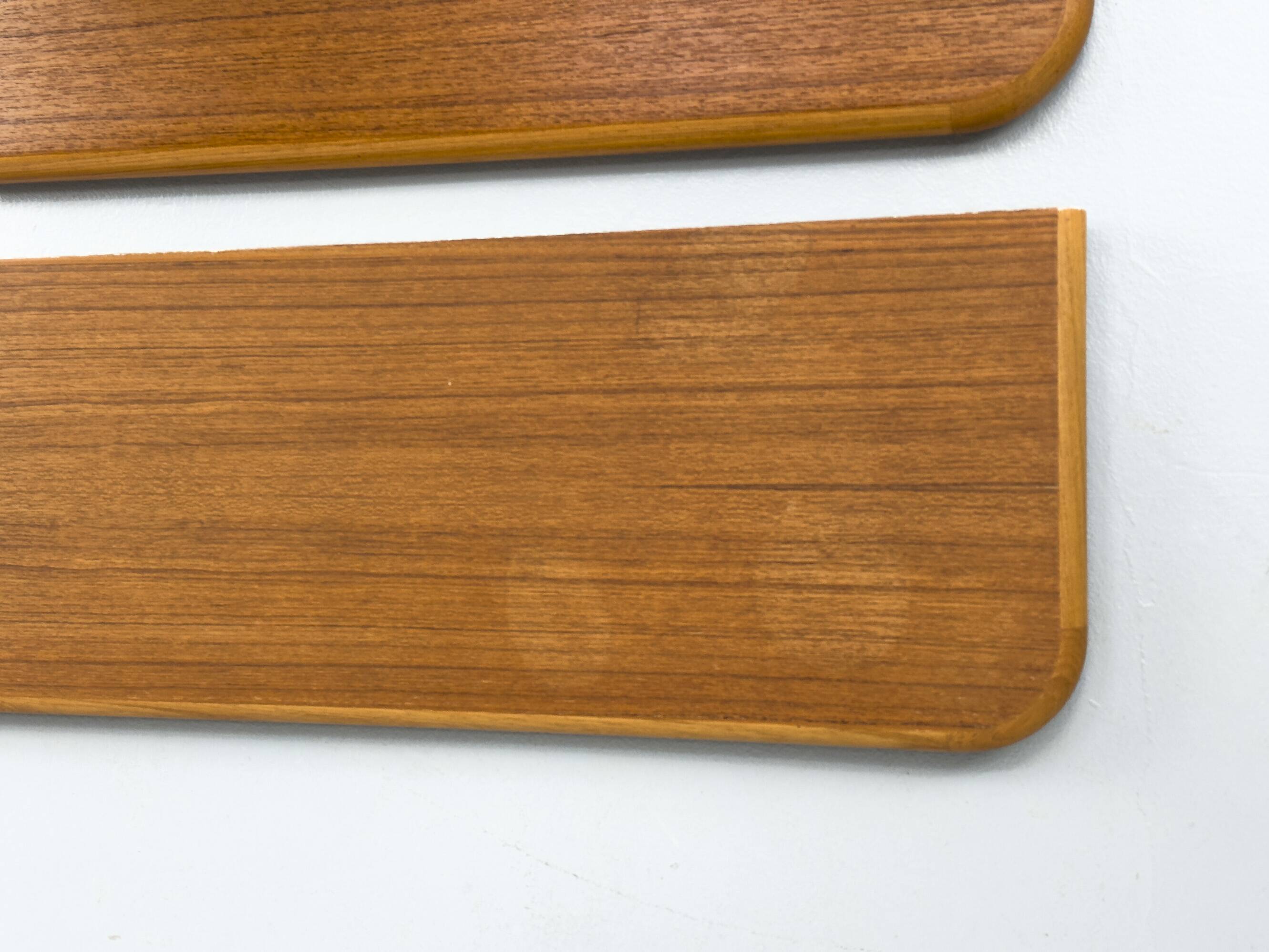 Ensemble de 2 étagères murales en teck du milieu du siècle, années 1970