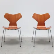 Early pair of 'Grand Prix' chairs by Arne Jacobsen for Fritz Hansen, 1957