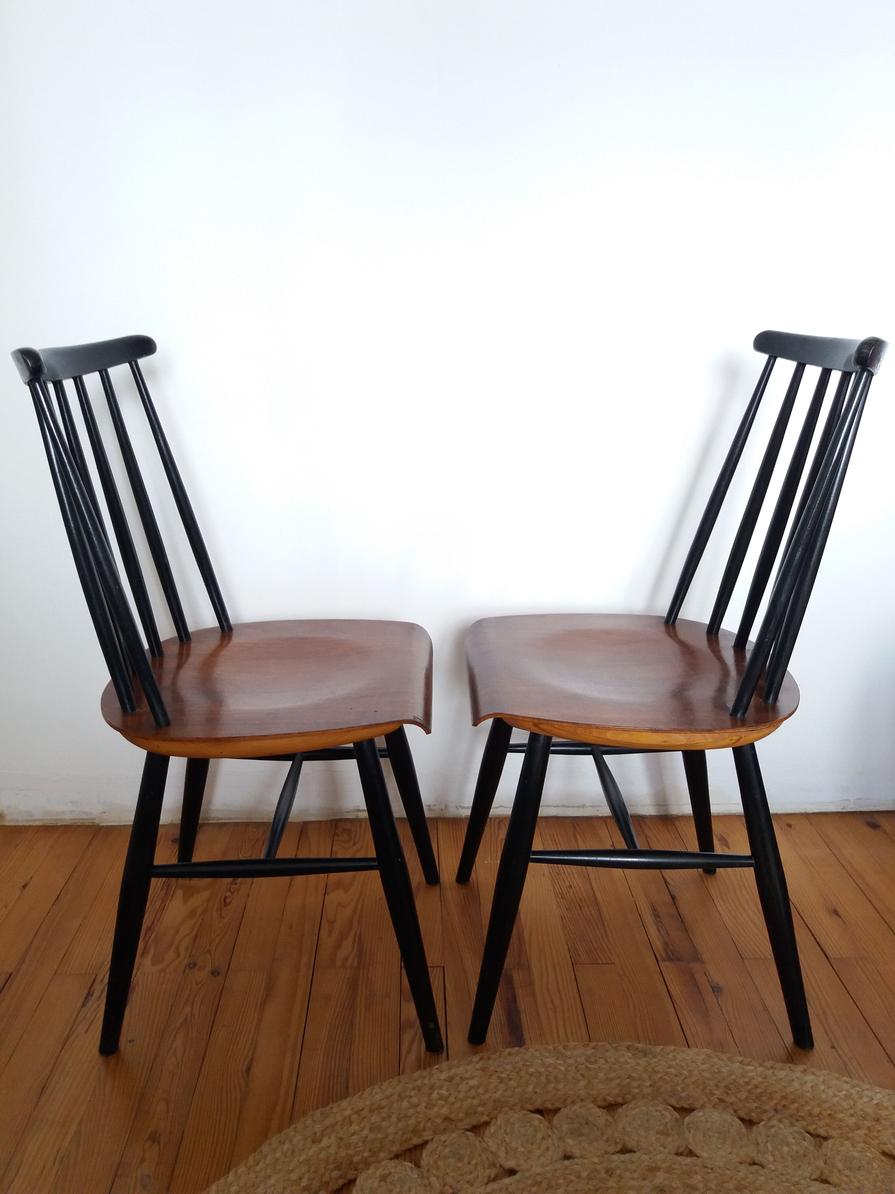 Pair of chairs of Ilamari Tapiovaara