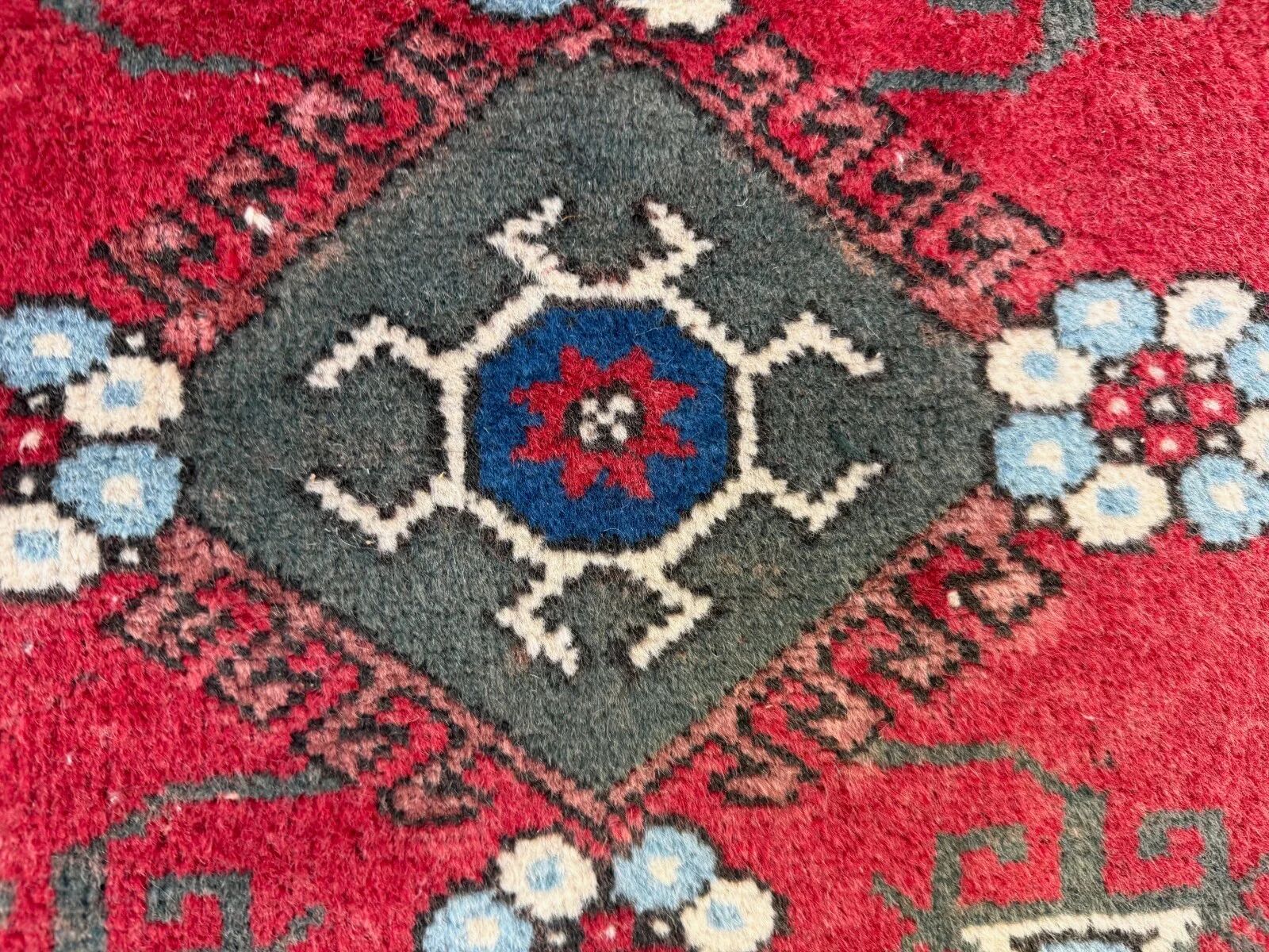 Turkish tribal rug natural dyes 200x120 cm vintage Turkish carpet 2521