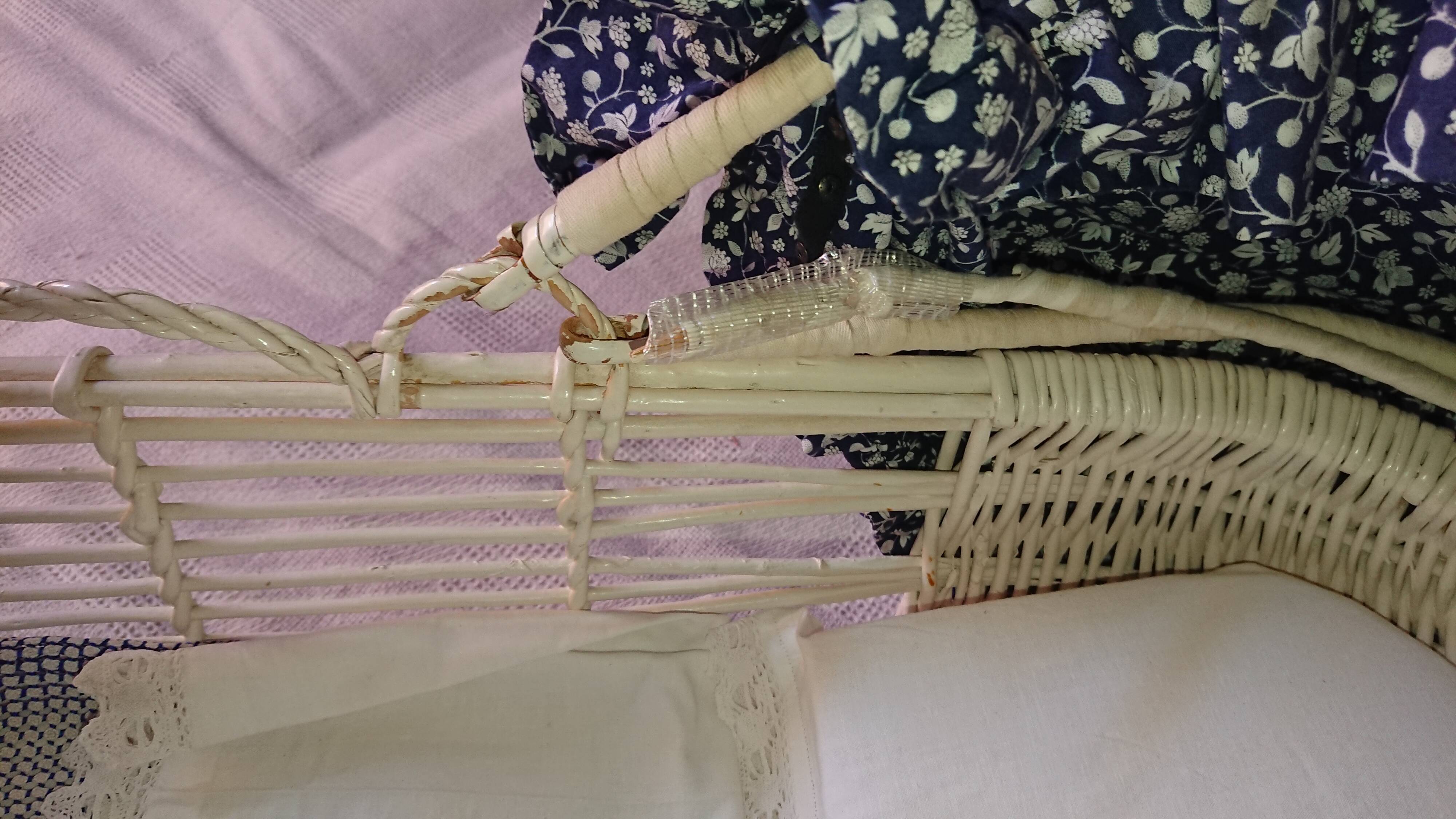 White rattan baby bed bassinet France 70's