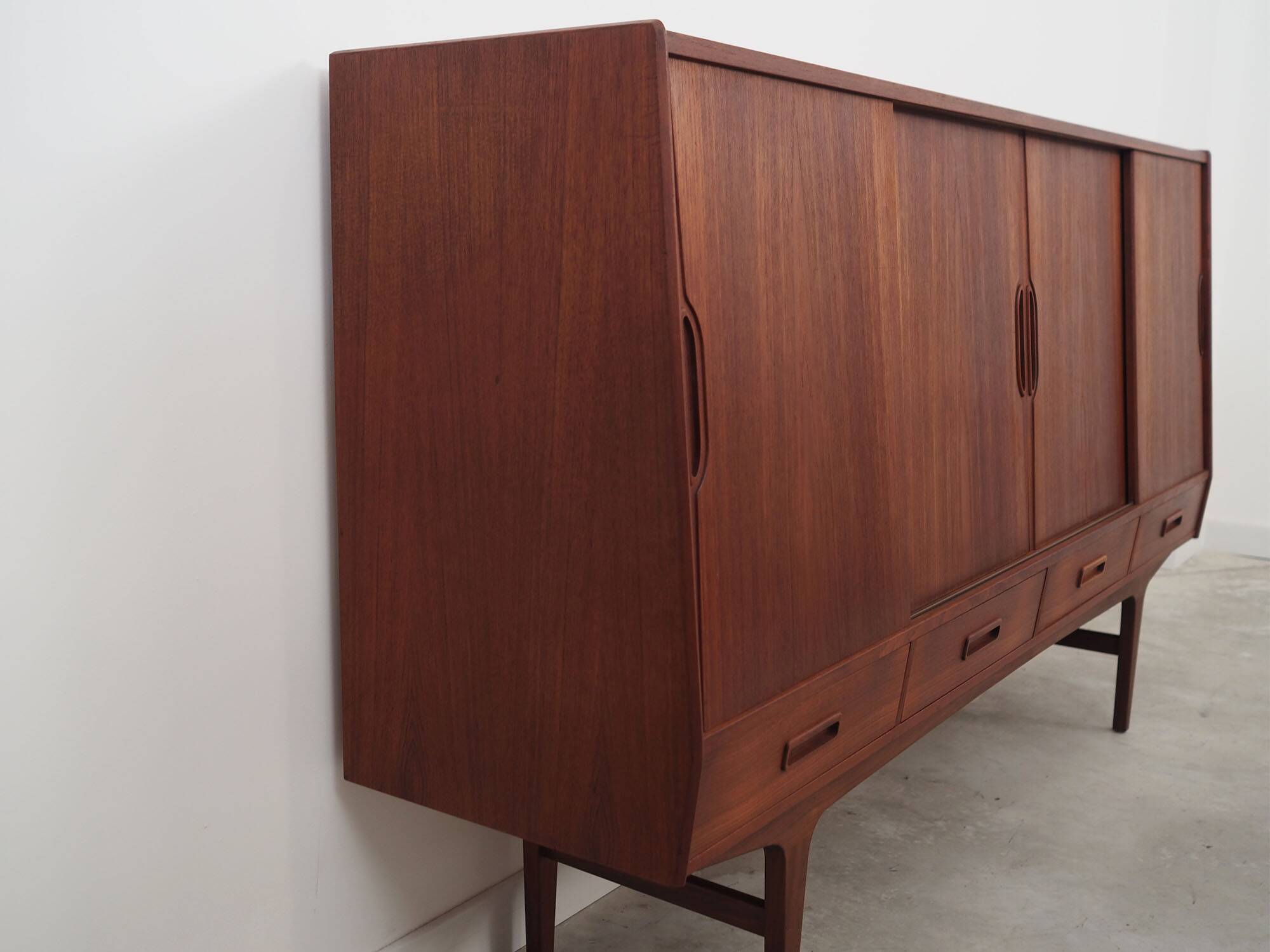 Buffet haut en teck, design danois, années 1960, designer : Børge Seindal, fabricant
