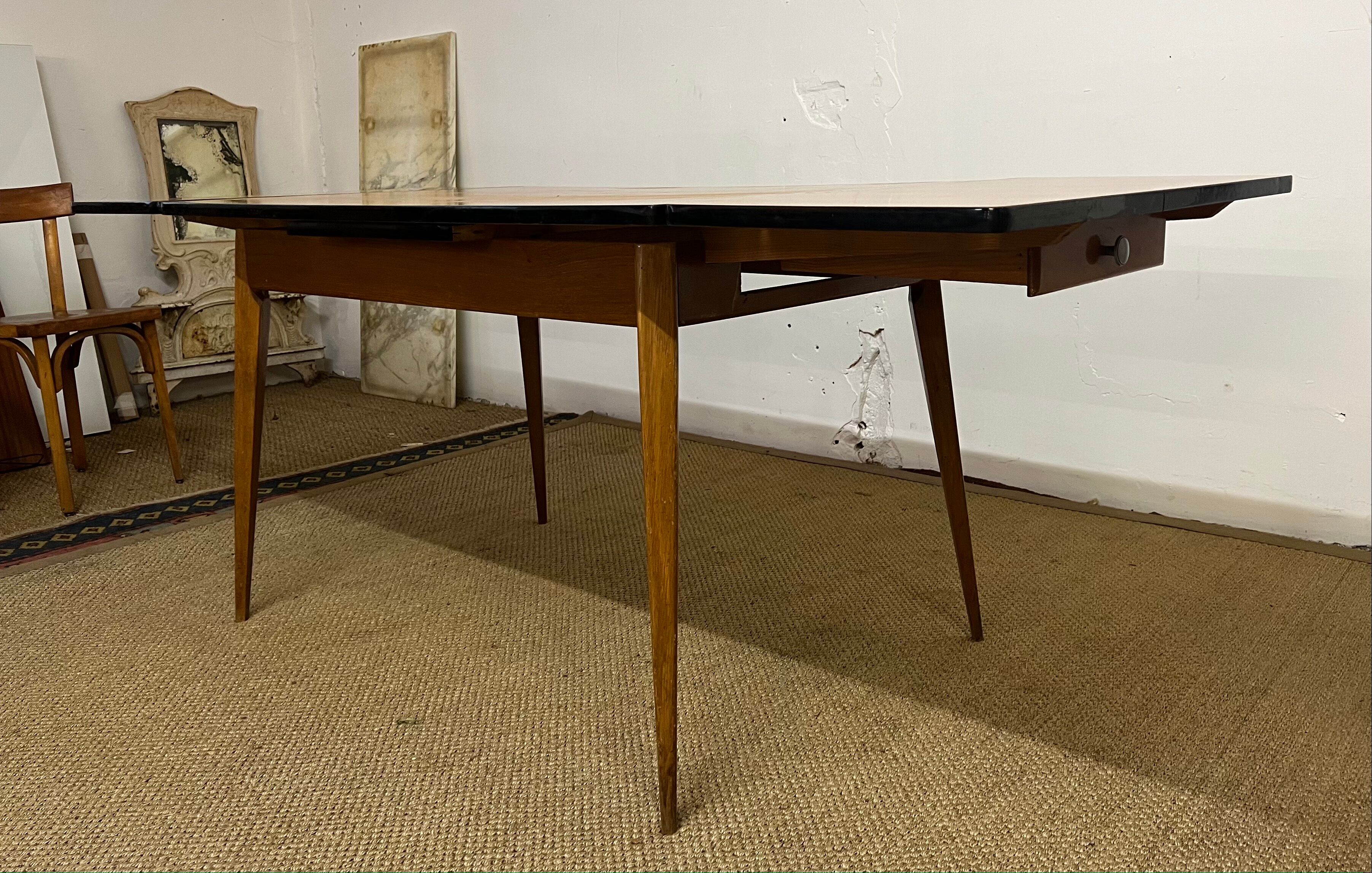 Formica table with extensions