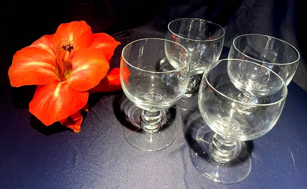Set of 4 crystal stemmed red wine glasses