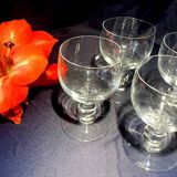 Suite de 4 verres a vin rouge a pied en cristal