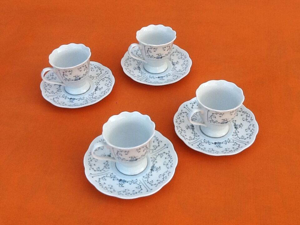 4 Cups / Saucers (shower foot) Coffee Porcelain arabesque décor / flowers