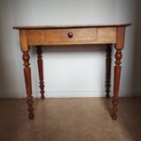 Desk with turned legs