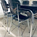 Dining table and 4 formica chairs