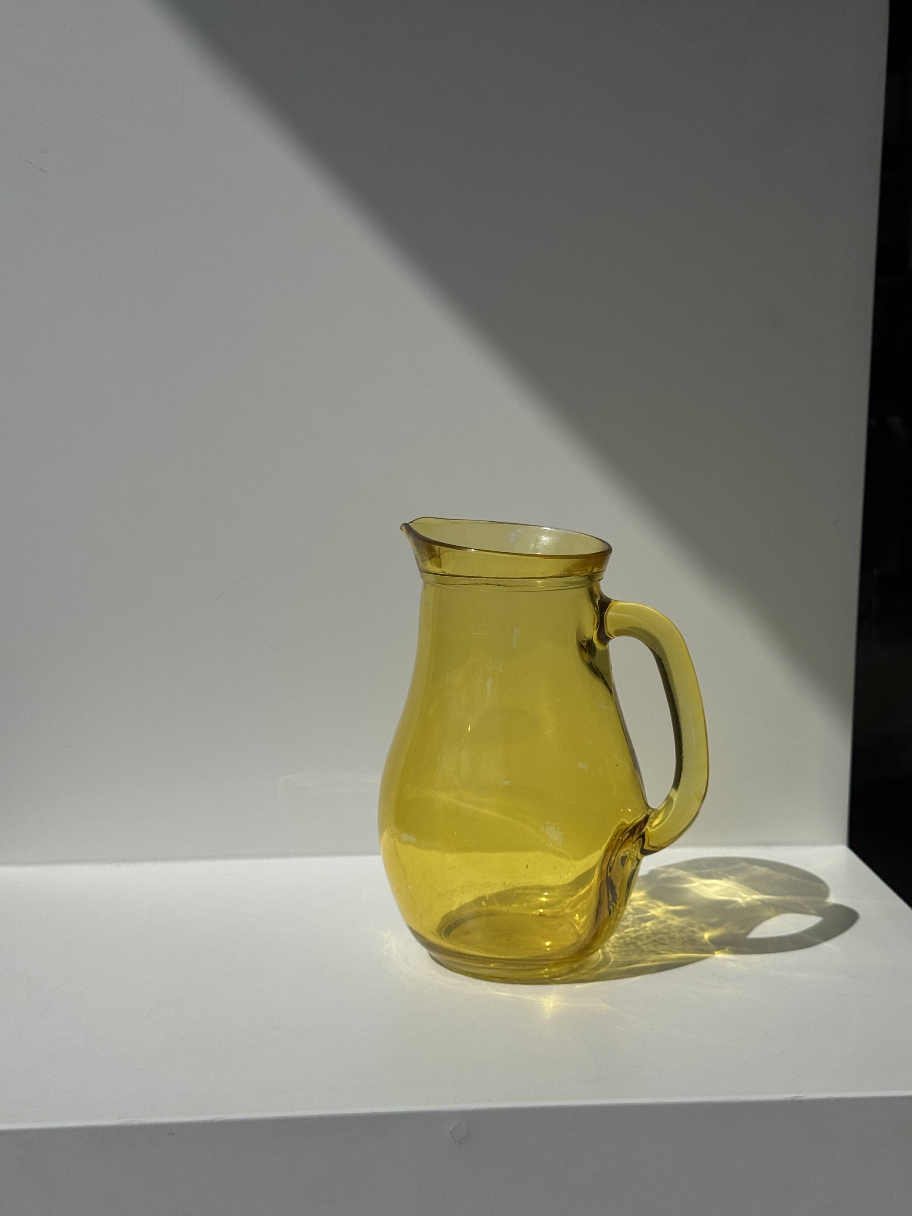 Vintage yellow glass pitcher H20.5