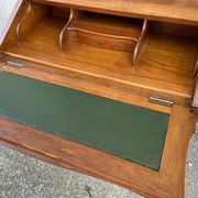 Bureau de pente scriban Dos d’Âne style Louis XV merisier 1970