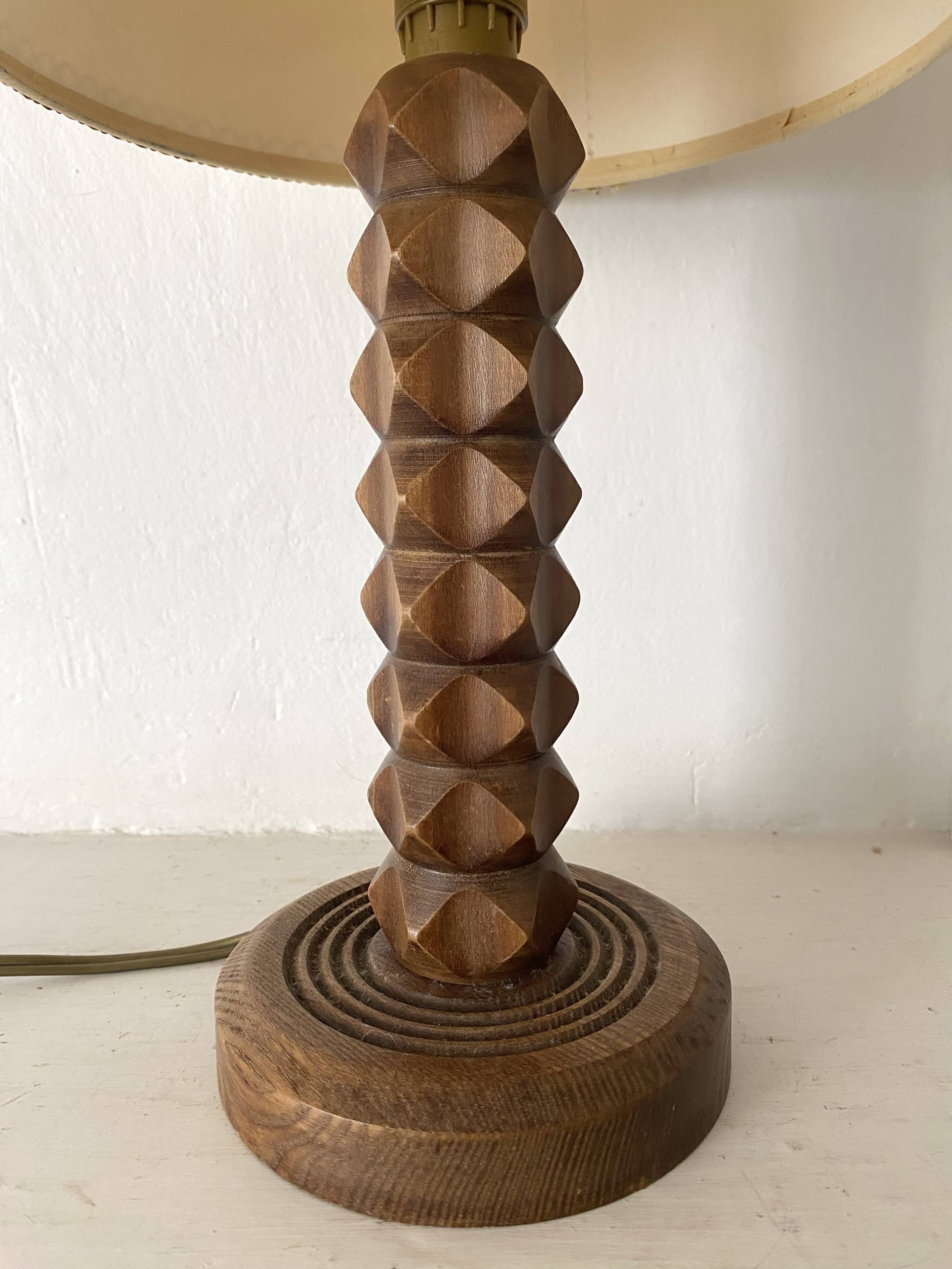 Lampe en bois façon Charles Dudouyt