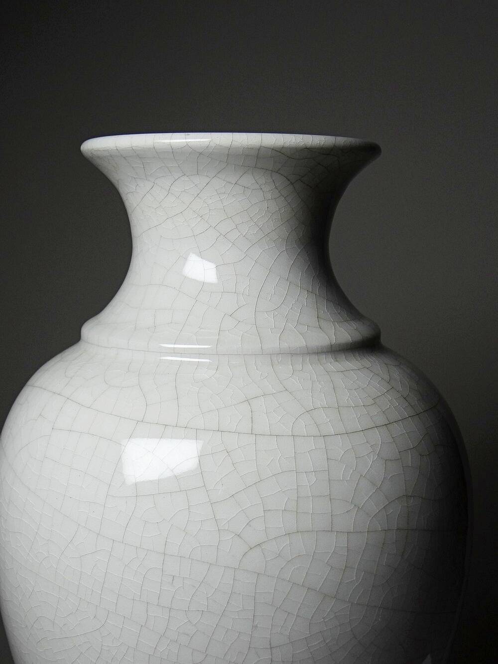Large baluster vase in cracked white faience, Chinese style, 20th century.
