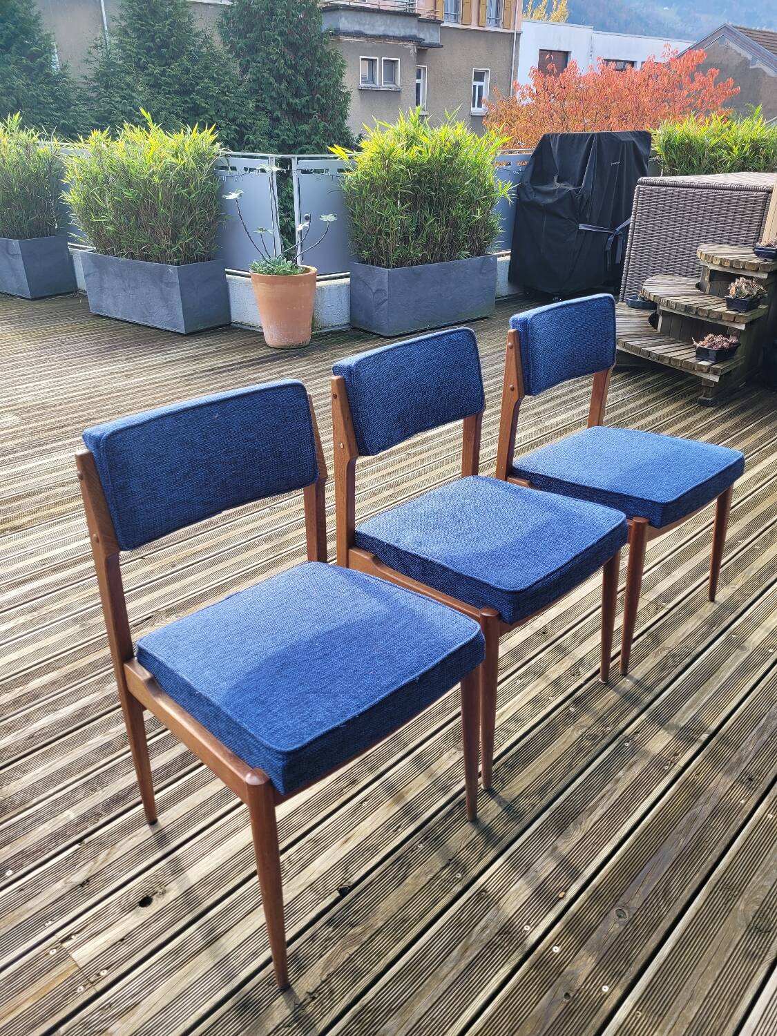 Set of 3 padded seat chairs