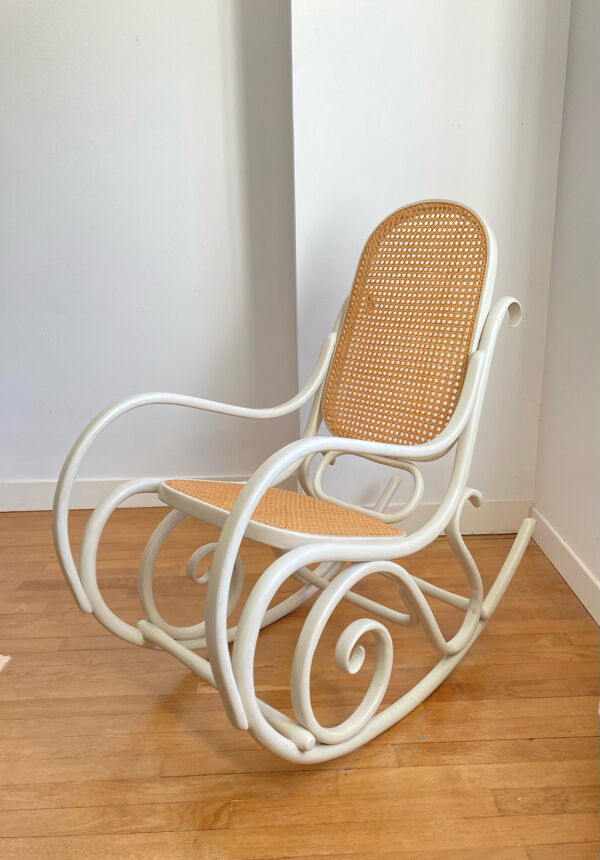 Rocking Chair THONET époque fin XIXe en bois courbé cérusé grège