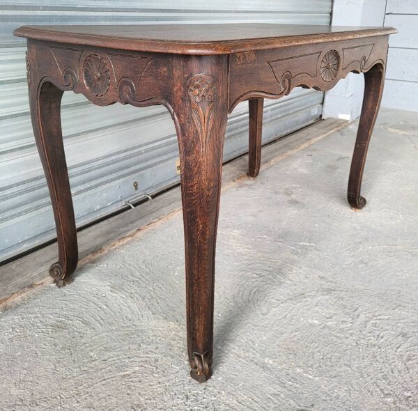 Bureau dit ''bureau de dame'' / table style Louis XV en bois  massif