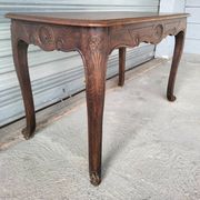 Bureau dit "bureau de dame" / table style Louis XV en bois  massif
