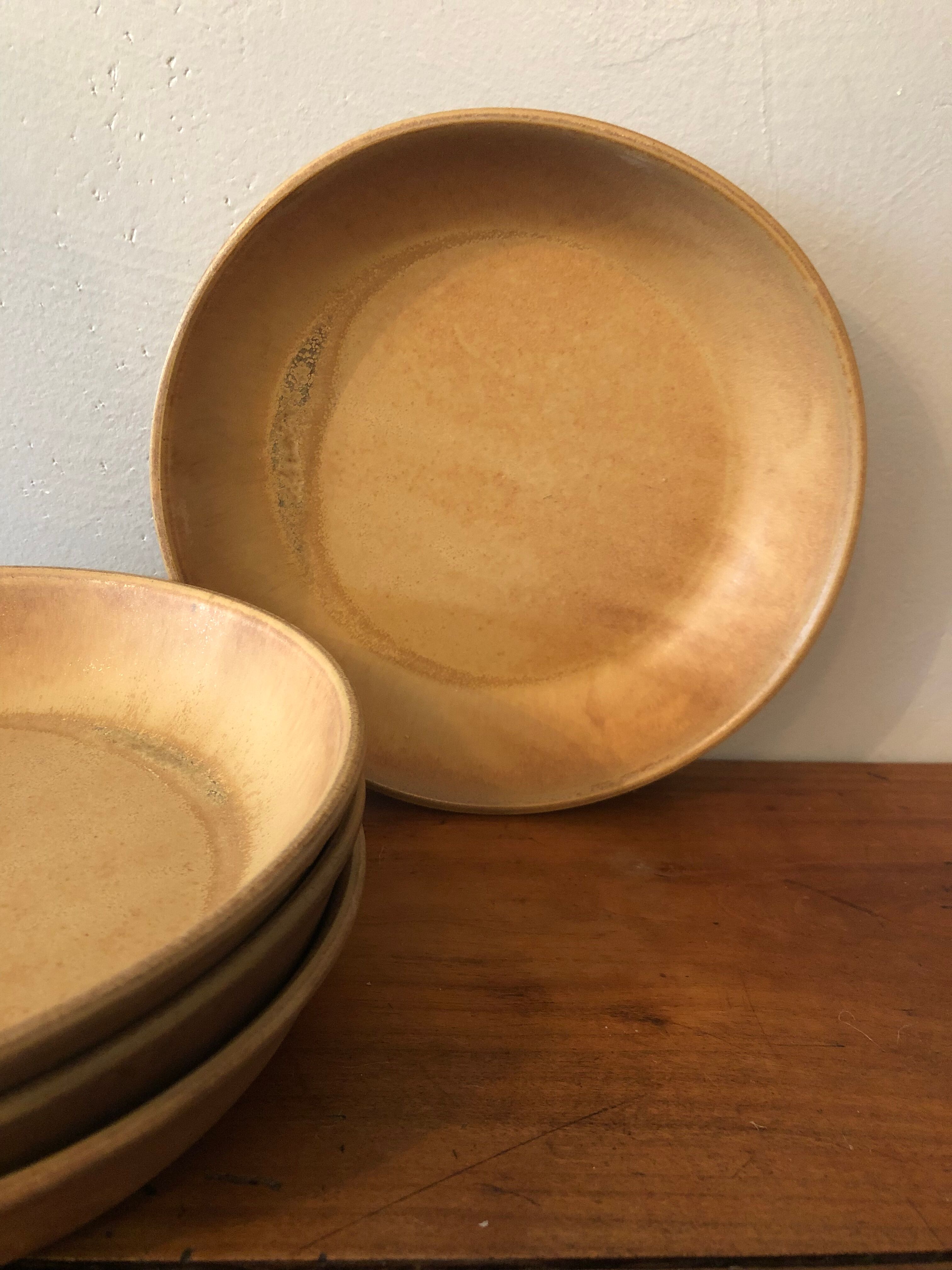 4 hollow sandstone plates