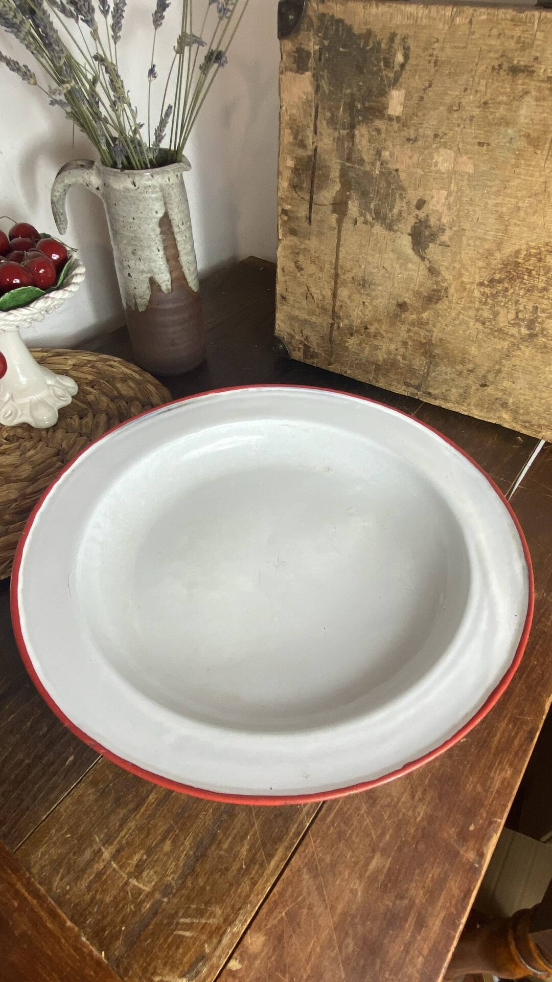Enamelled metal plates