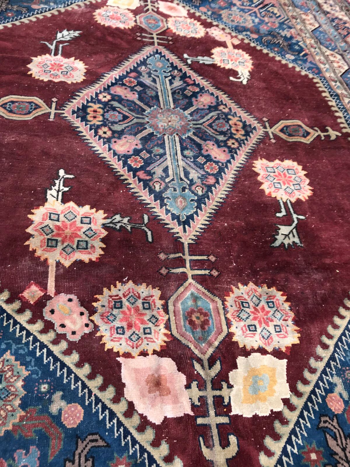 Large carpet old sinkiang done hand 268 x 360 cm