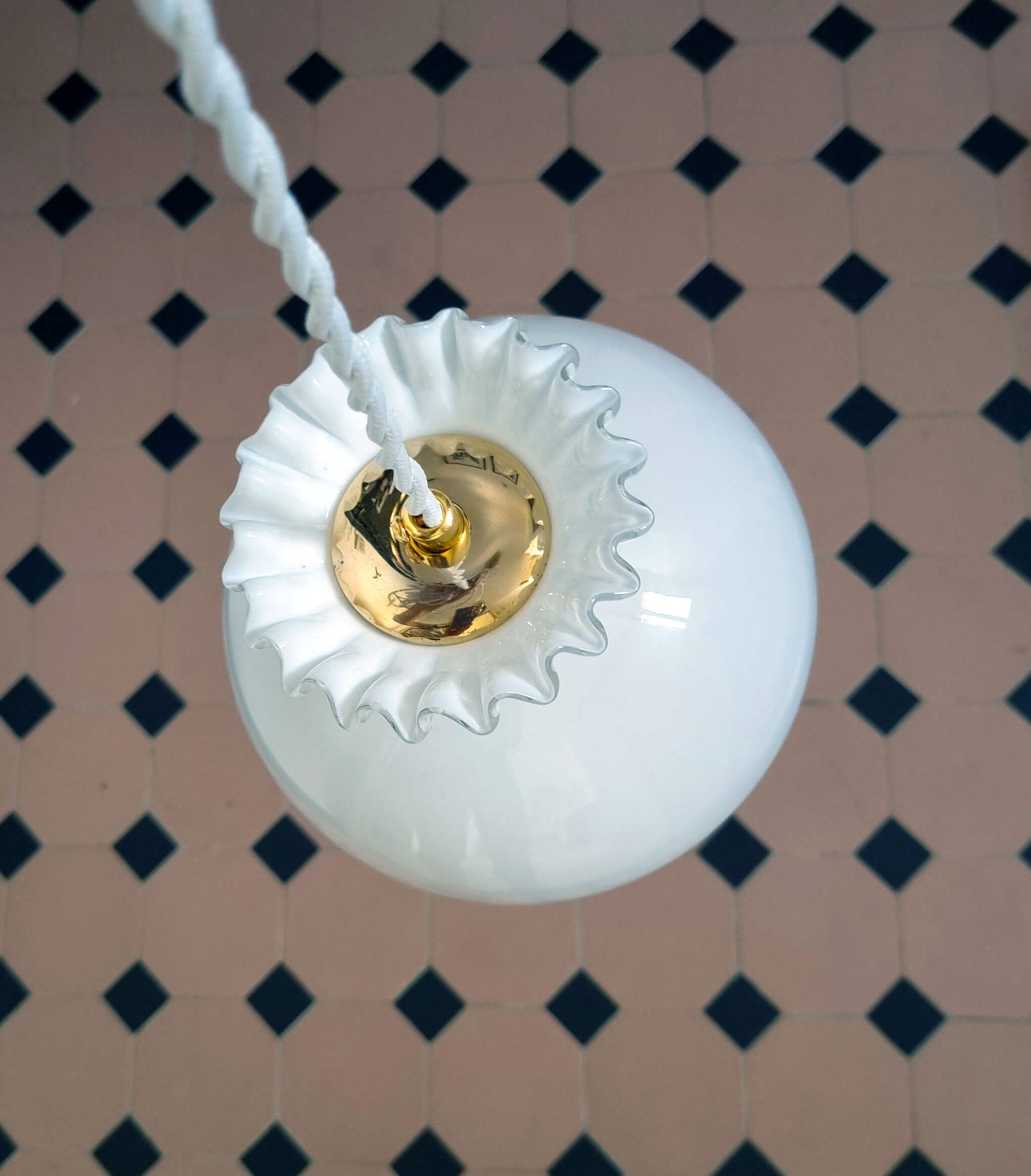 Opaline walking lamp