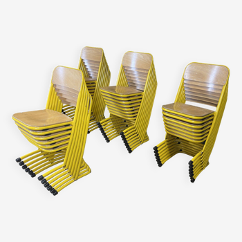 Lot de 29 chaises d'école vintage en bois et acier jaune France