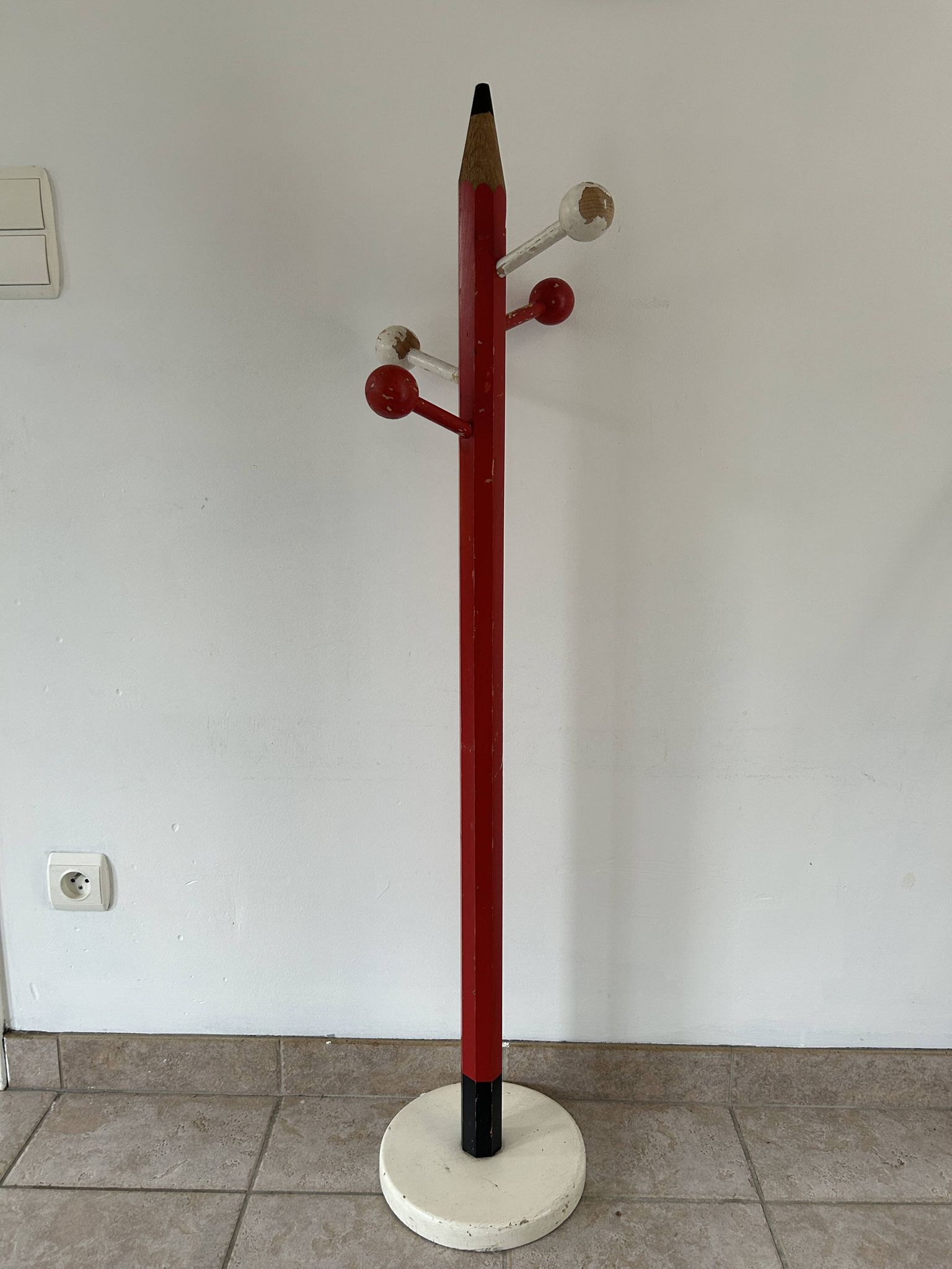 Children's coat rack in the shape of a pencil - POP ART!