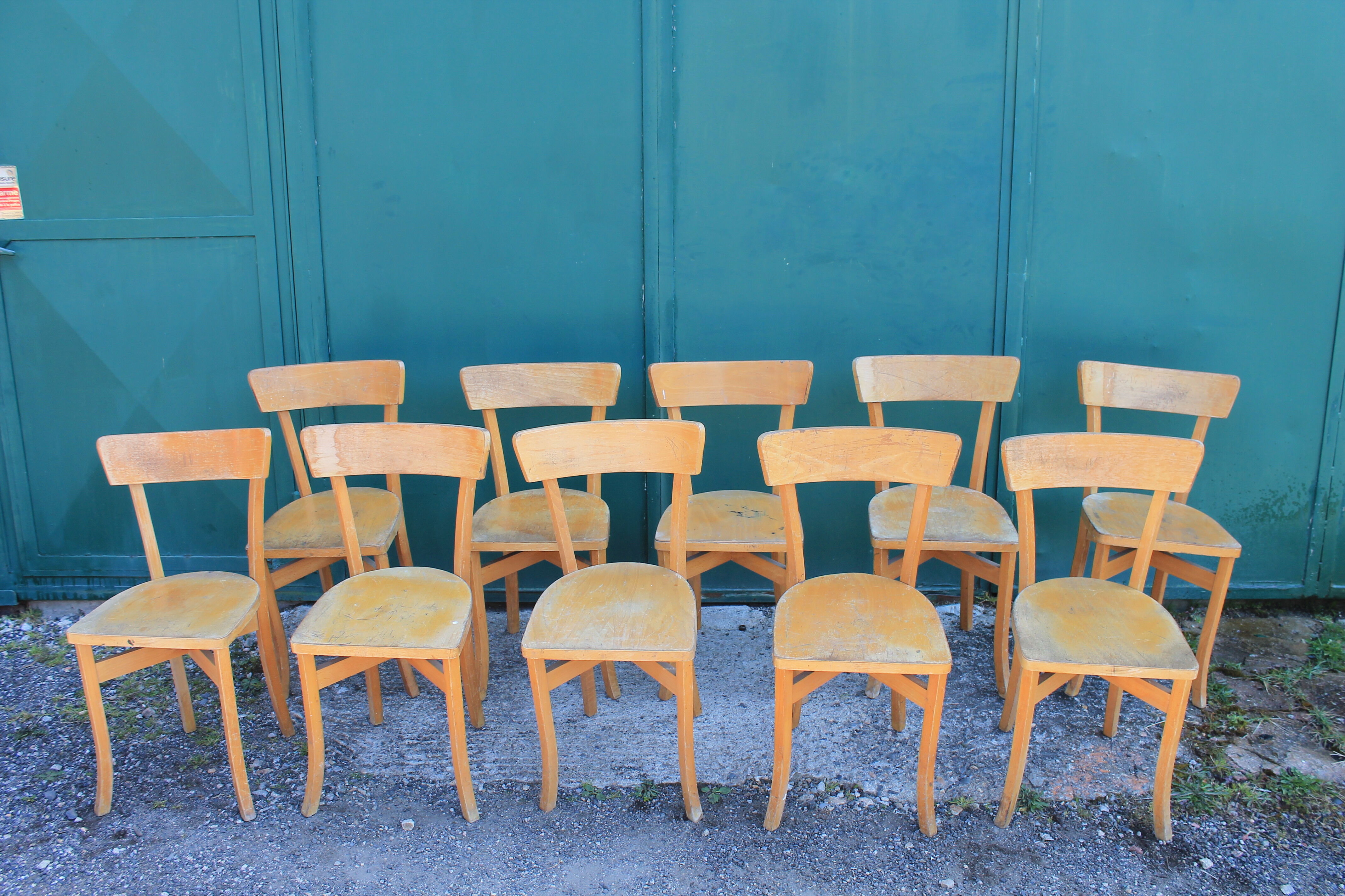 Set 10 community chairs
