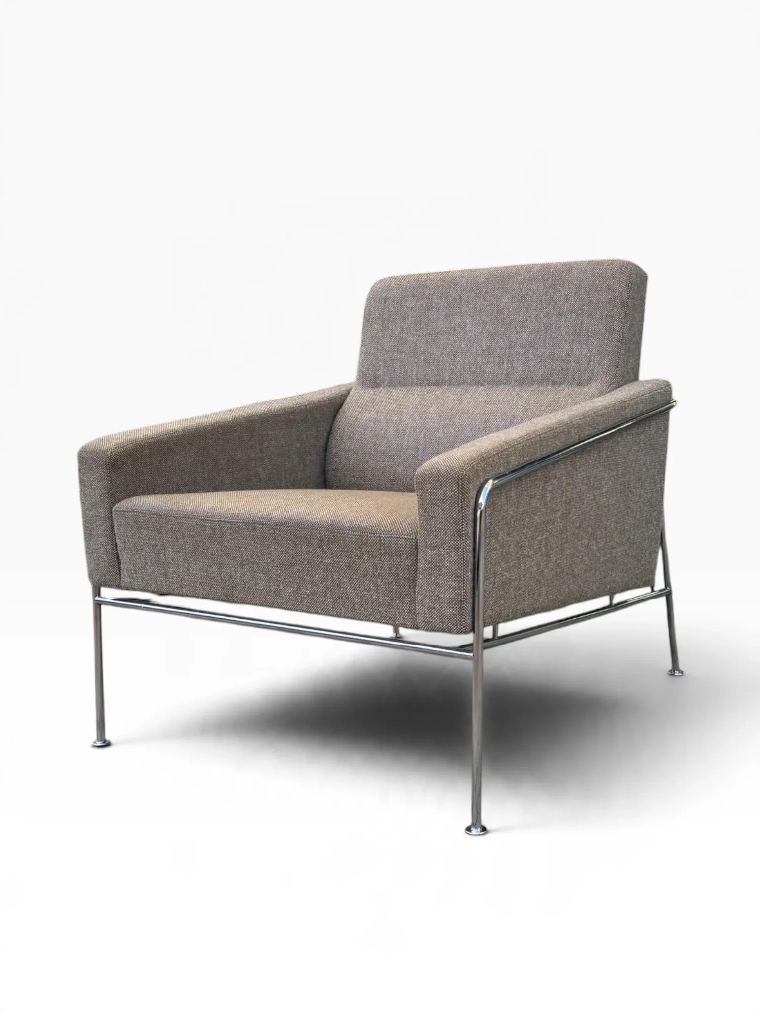 Lounge chair Mod. 3300 by Arne Jacobsen for Fritz Hansen