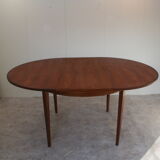 Table scandinave