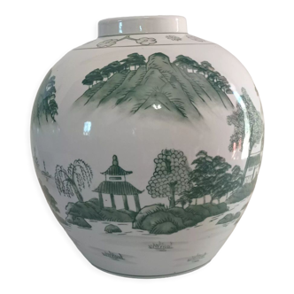 Round porcelain vase
