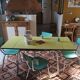 Ensemble de table extensible en formica et 4 chaises