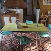 Ensemble de table extensible en formica et 4 chaises