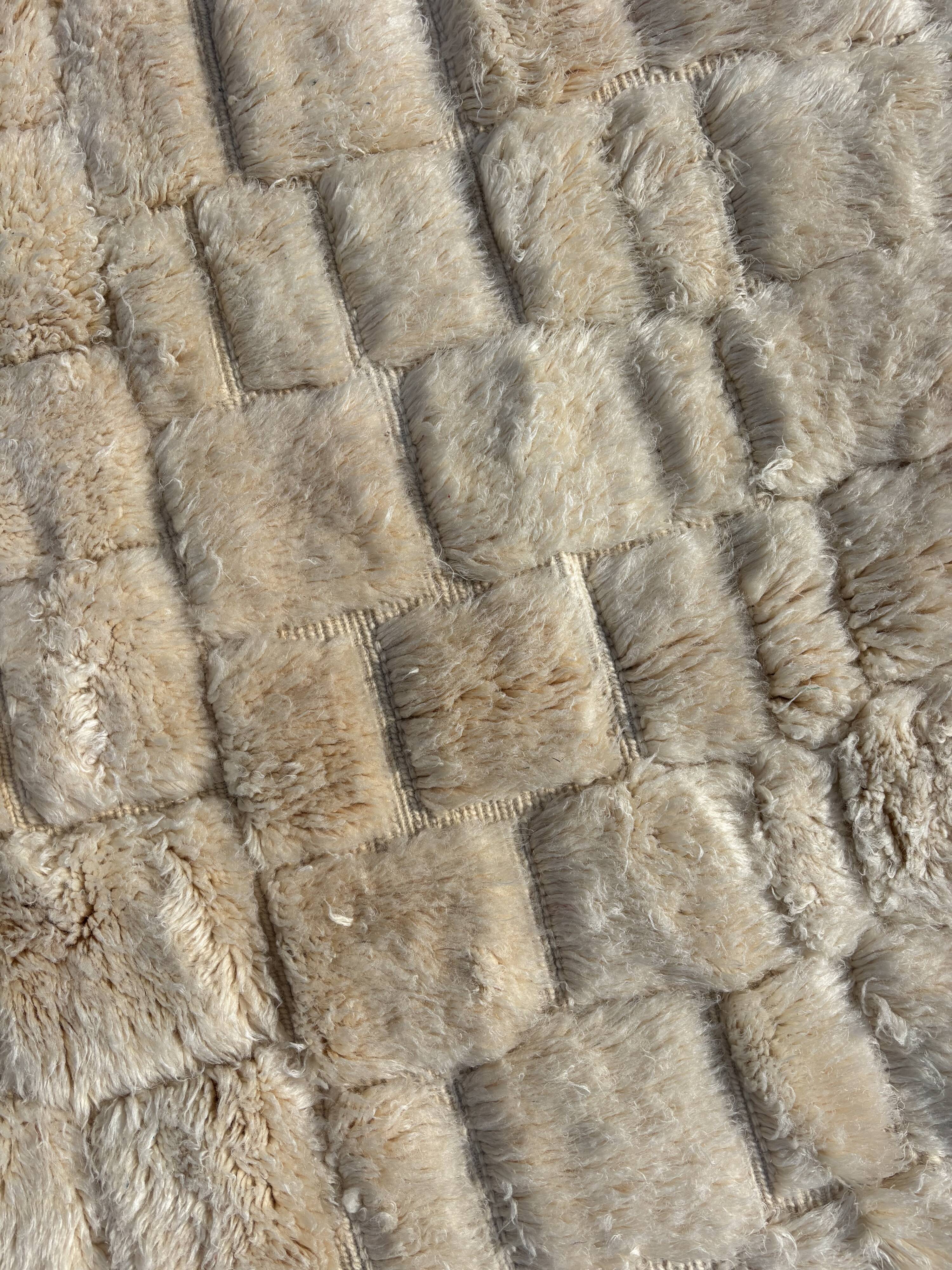 Berber Beni ouarain M'rirt rug in white natural wool