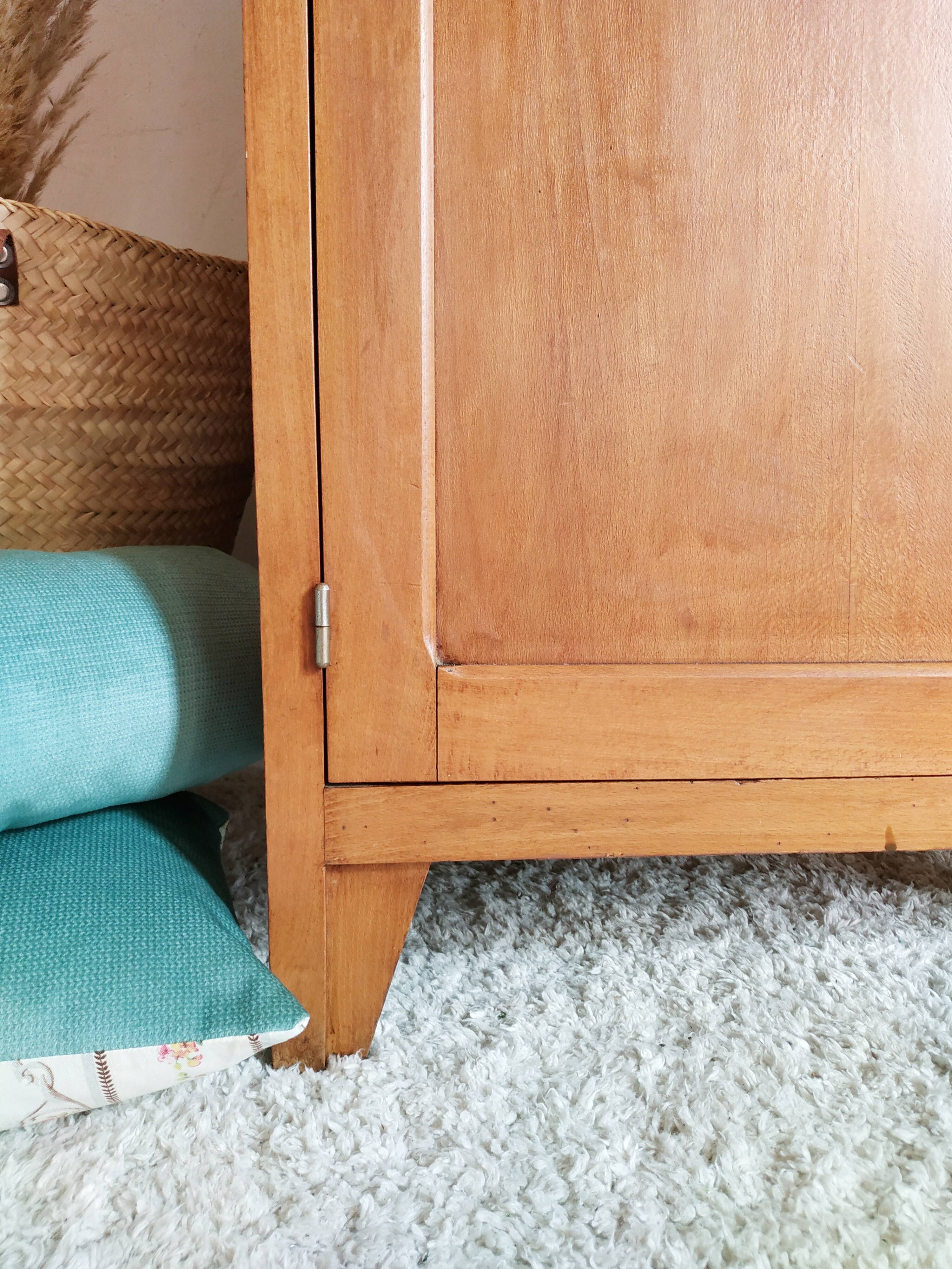 Parisian wardrobe goody feet compass 50s