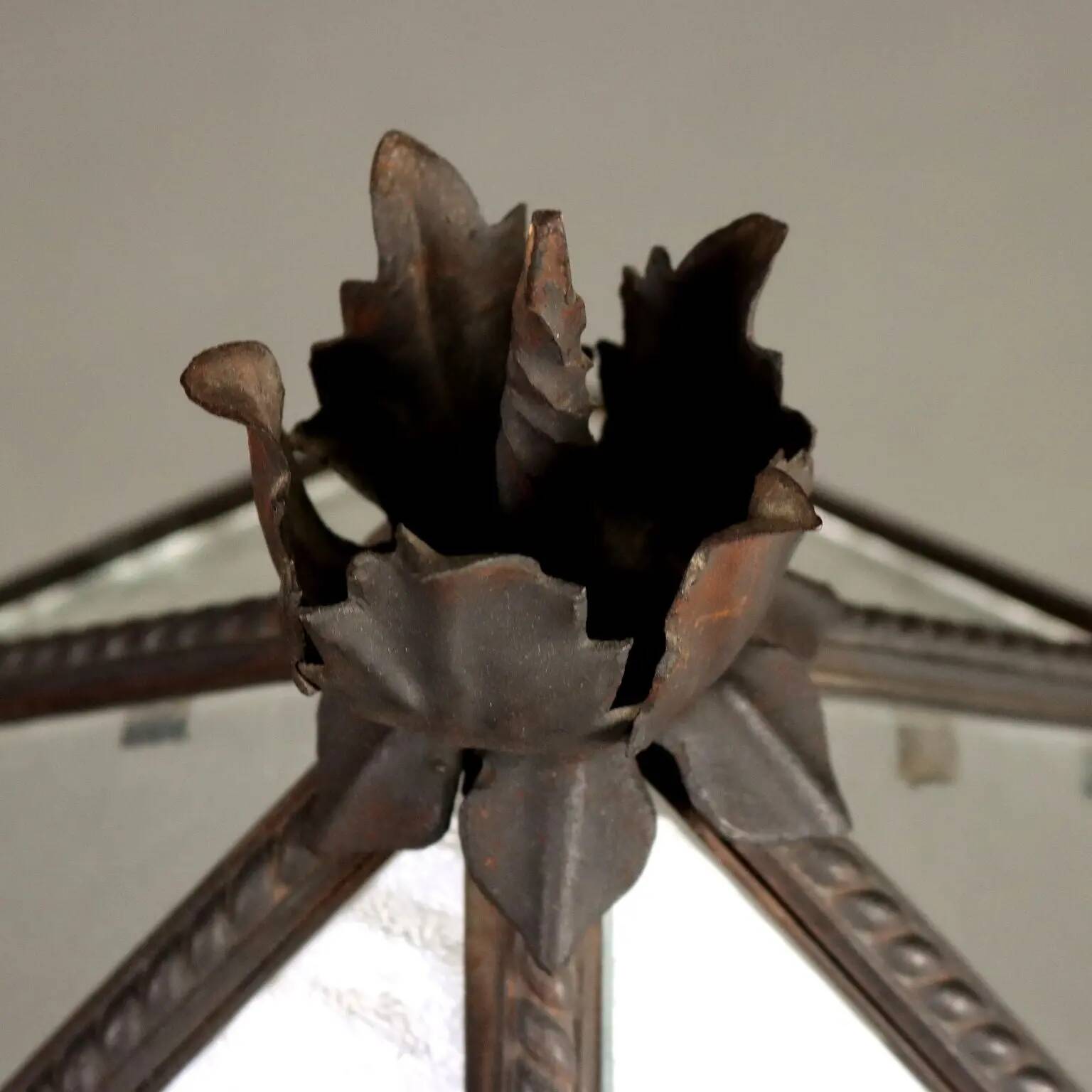 Antique neo-Renaissance table lamp in iron, 20th century