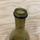 Bouteille ancienne verre verte forme libre