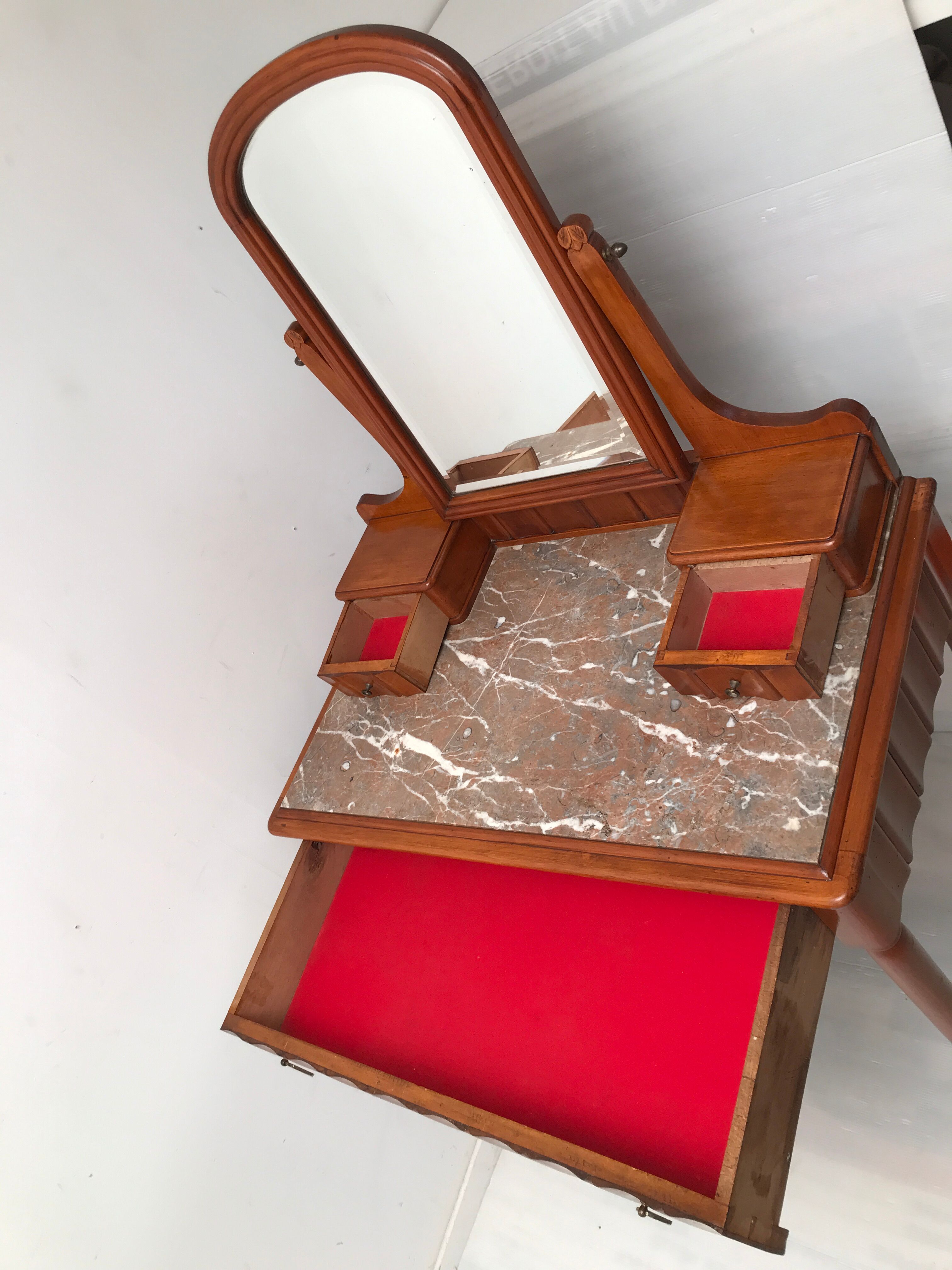 Art deco hairdresser 20s