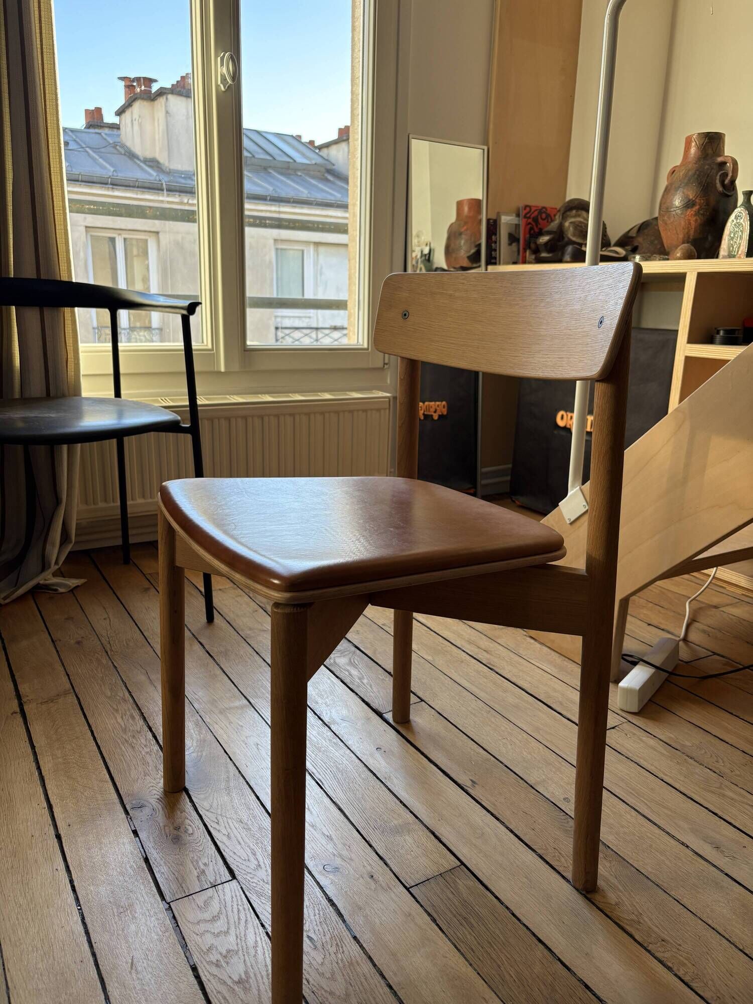 Takt Cross Chair in oiled oak with cognac leather seat