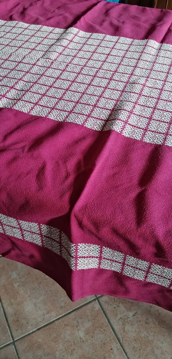Nappe et 8 serviettes brodées basque ancienne rouge bordeaux