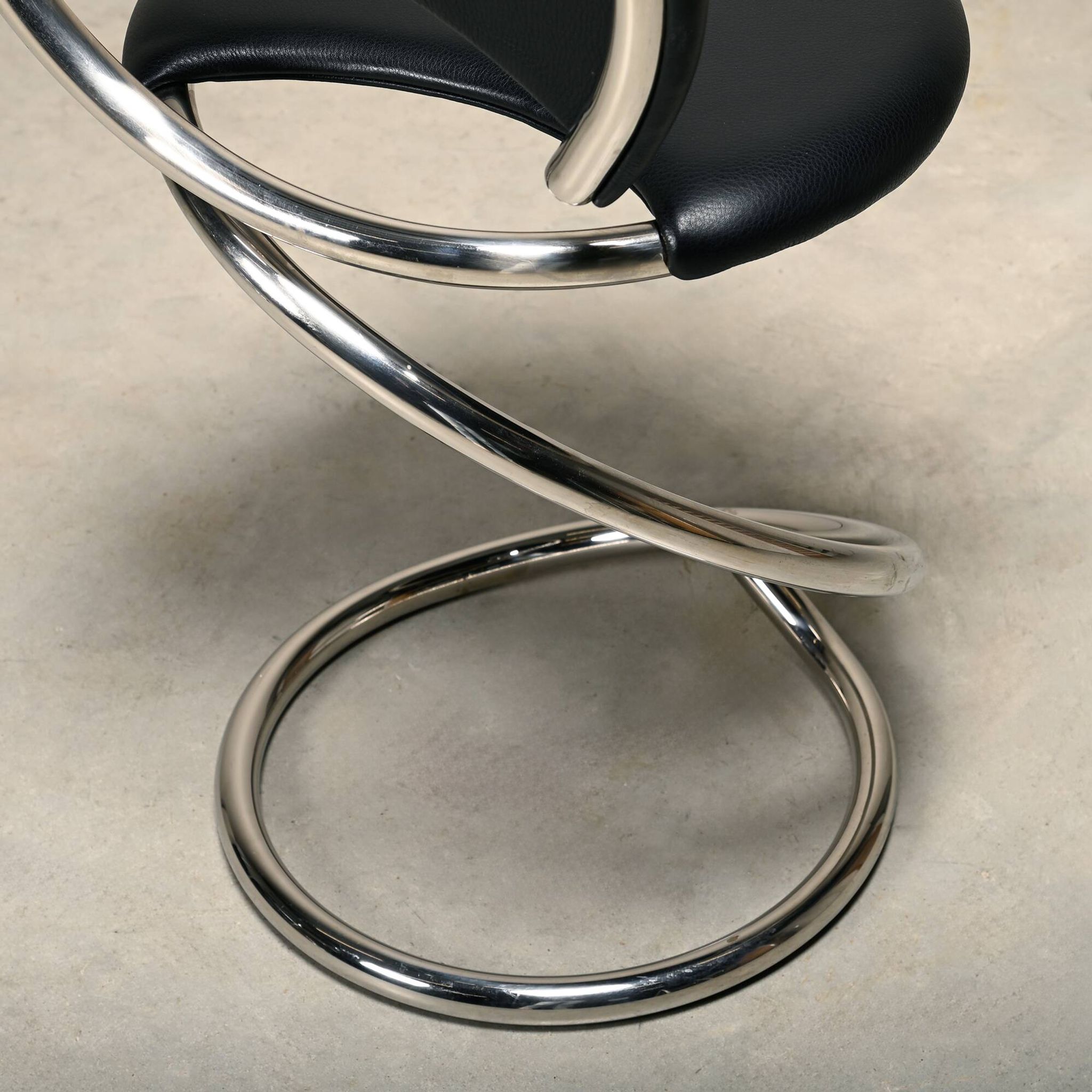 Poul Henningsen Snake Chairs, Model PH-501 in chrome and full black leather