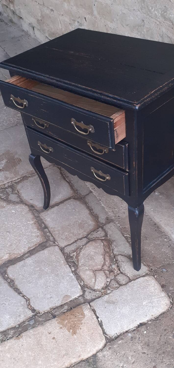 Vintage chest of drawers