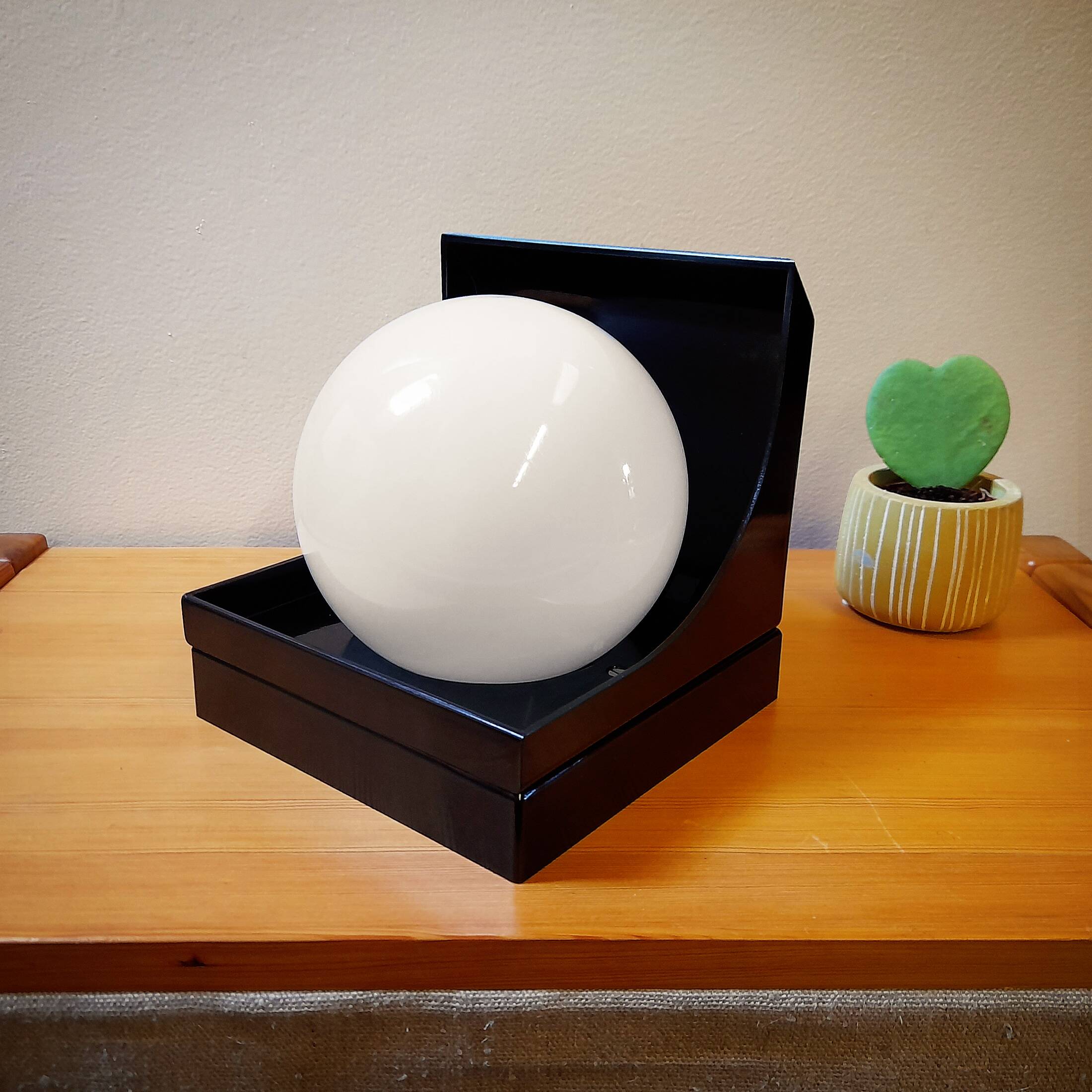 Raak domestic sun wall light